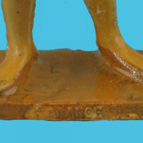 Inscription "France" sur la tranche du socle.
