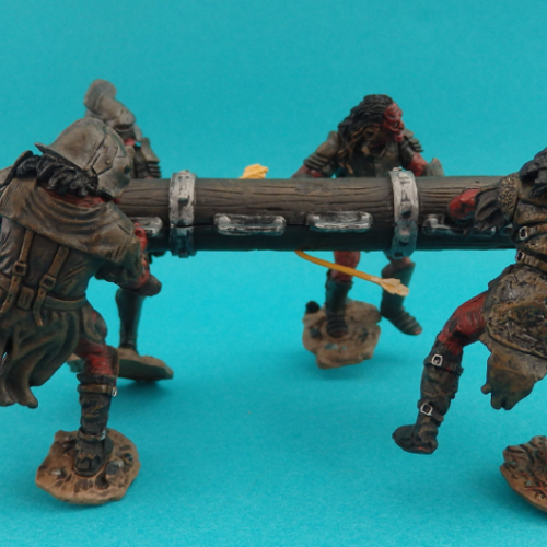 Uruk-Hai Battering Ram (bélier) + 4 Uruk-Hai Soldiers.