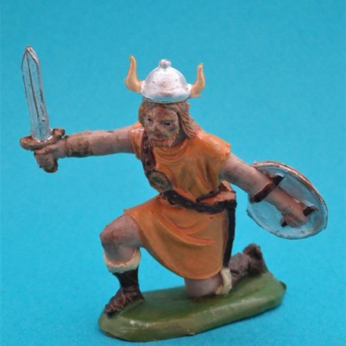 VK07 Viking à genoux avec épée levée et bouclier (1ère version).