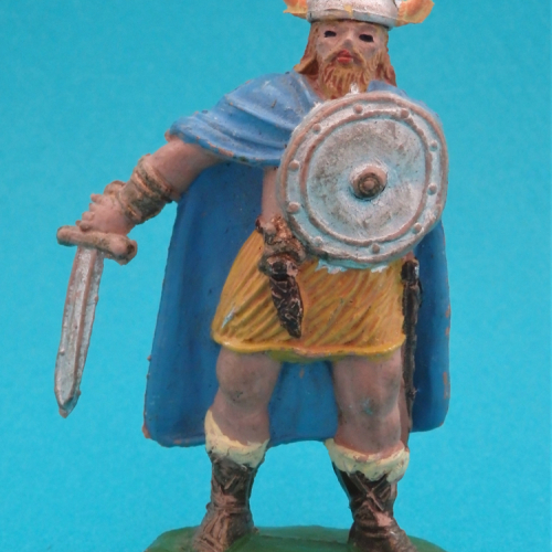 VK01 Viking avec épée pointée vers le sol et bouclier (version caoutchouc - casque amovible).