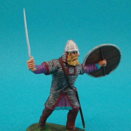 2. Viking avec épée, bouclier et cotte de mailles.