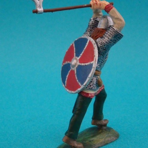 7. Viking avec hache et bouclier sur le dos.