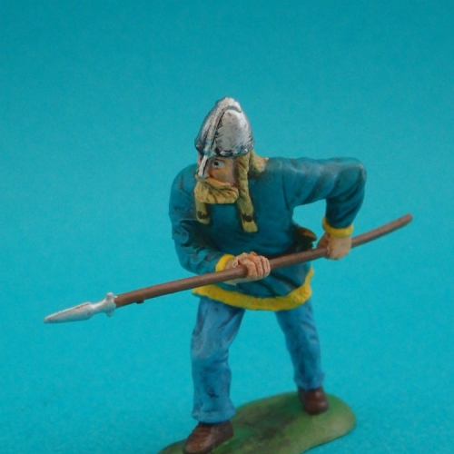 10. Viking chargeant avec lance.