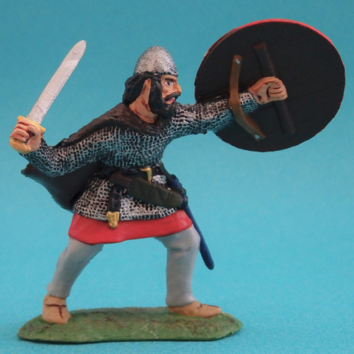 06. Viking se défendant épée et bouclier levés.