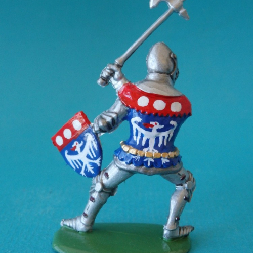 2. Chevalier avec hache et bouclier.