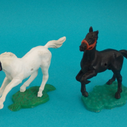 Les 4 poses de chevaux existantes pour la série.
