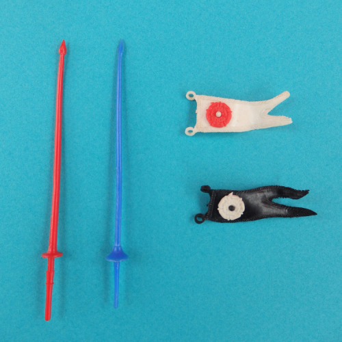 Généralement : lance bleue et pennon blanc, lance rouge et pennon noir.