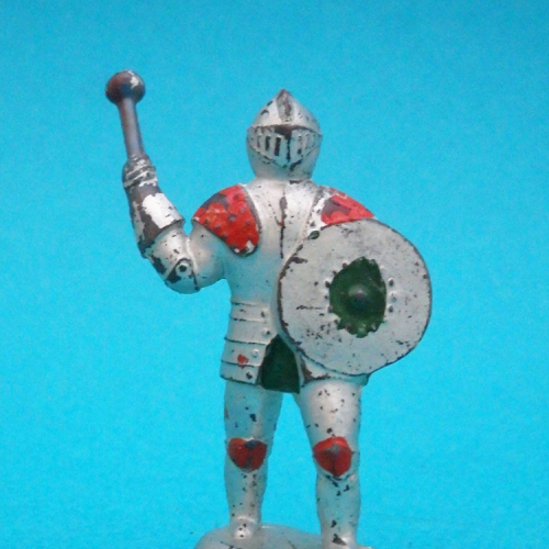 2. Chevalier avec masse d'armes et bouclier.