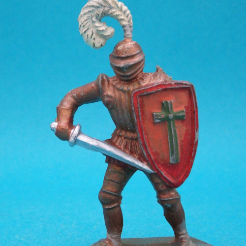 Nr 4. Chevalier, épée en garde et bouclier croix.