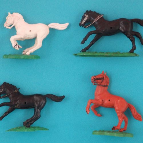 Les quatre poses de chevaux existantes.