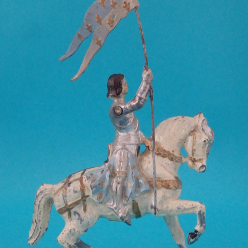 Jeanne d'Arc à cheval avec étendard.