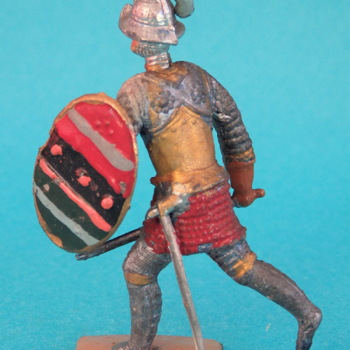 Pose 4 - Casque morion, épée et bouclier.