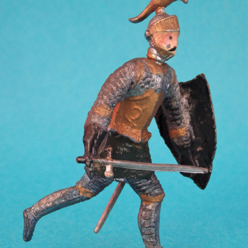 Pose 4 - Casque aigle, épée et bouclier.