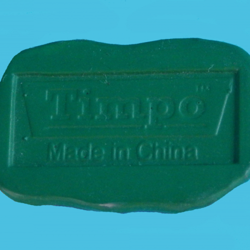 Inscriptions sous le socle du piéton "Timpo Made in China".