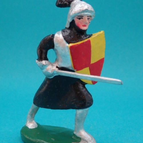 2. Chevalier avançant avec épée.