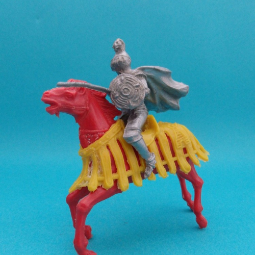6. Cavalier jouteur avec casque surmonté d’une tête de lion. Caparaçon à bandes avec une tour comme motif héraldique.