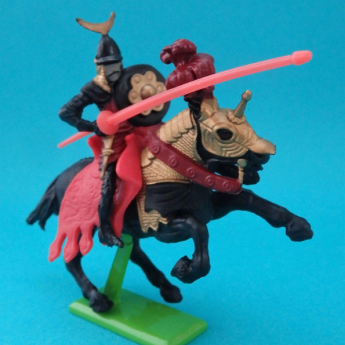 N°710 Storm knight chargeant avec lance, bouclier et casque "Croissant de lune".