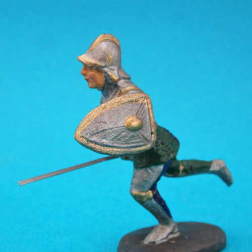 0806 Chevalier attaquant avec épée et bouclier.
