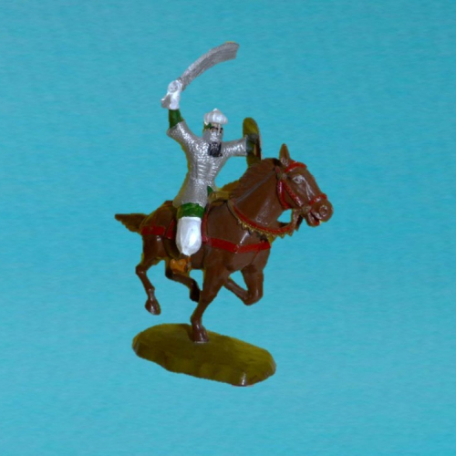 22. Cavalier Sarrasin avec bouclier rond, cimeterre à deux pointes et protection faciale en cotte de mailles.