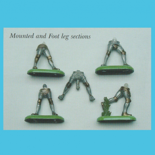 Cinq paires de jambes (photo extraite du livre "Toy Knights" de Peter Cowan, Edts Roundtower Design,2004).