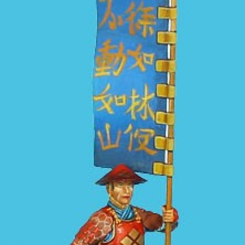 SAM032 Samouraï avec la bannière du clan Tadeka.