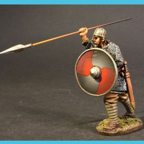 SX-22A Saxon Fyrdman en cotte de mailles lançant sa lance et bouclier.