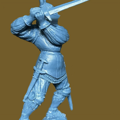 02. Chevalier teutonique se défendant avec épée et casque à deux cornes.