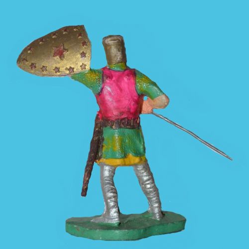 TOR07 Chevalier avec heaume, écu bras droit plié et lance (Ideal).