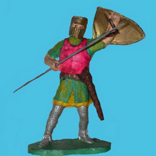 TOR07 Chevalier avec heaume, écu bras droit plié et lance (Ideal).
