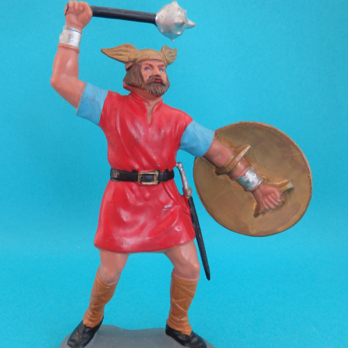 MX71   Viking avec masse d'armes et bouclier.