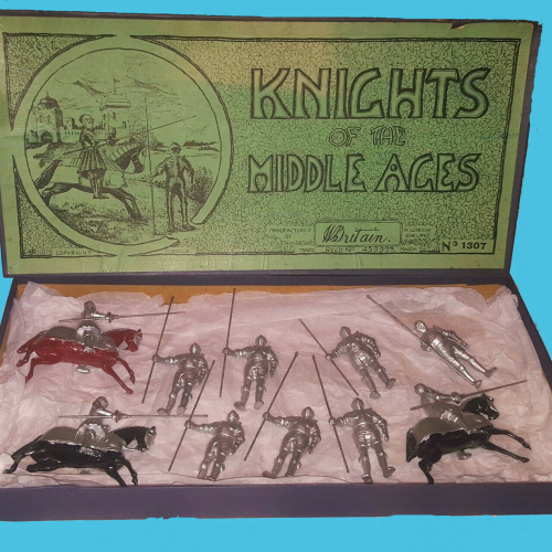 Nr 1307 Knights in armour ou Knights of the Middle ages (la boîte d'origine pre-war ne comptait que 7 figurines)