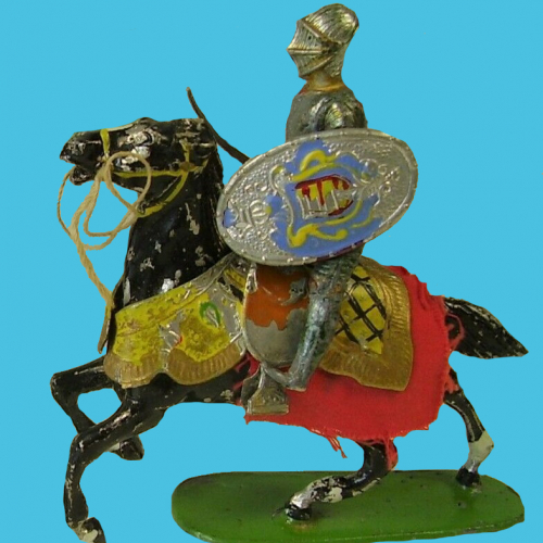 Cheval cabré - casque à 2 plumets, visière fermée, épée et bouclier ovale